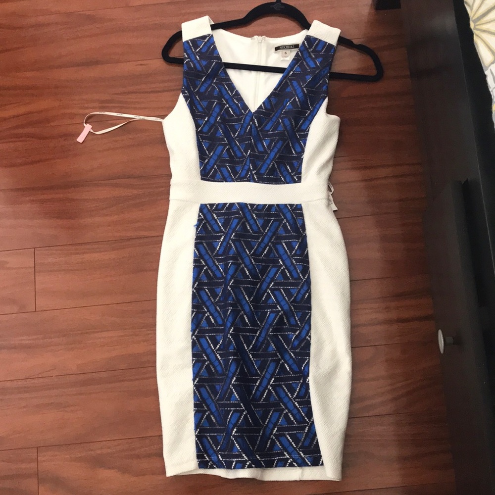 a withe dress